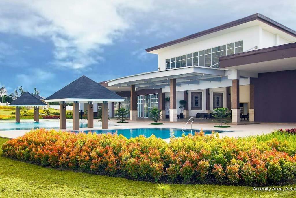 Taal Lake View Wind Residences By Smco Tagaytay City Exterior foto